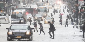 Τι είναι η πολική δίνη που πλήττει τις ΗΠΑ και πώς συνδέεται με την κλιματική αλ