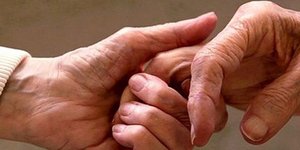 Η Ελλάδα της κρίσης σε μία φράση -«Την Πρωτοχρονιά φάγαμε με τα εγγόνια μου νερό