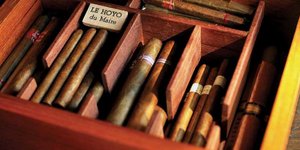 Εκπτώσεις: Εξαιρούνται τα πούρα και πουράκια από την αύξηση 5 λεπτά στην τιμή