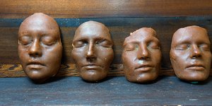 Ανατριχιαστικές αρχαίες Ρωμαϊκές μάσκες νεκρών αναβιώνουν χάρη σε Αμερικανούς ερ