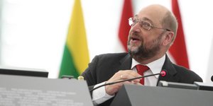 Σούλτς: Θα κάνω τα γερμανικά επίσημη γλώσσα της ΕΕ αν βγω πρόεδρος – Δεν είναι κ