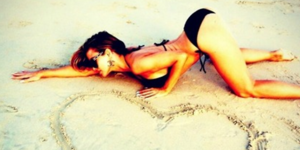 Οταν οι σταρ προκαλούν: Σέξι πόζες στα social media που κόβουν την ανάσα [εικόνε