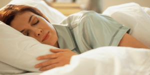 Τι επιπτώσεις έχει η έλλειψη ύπνου στο σώμα μας: Μύθοι και αλήθειες για τη βραδι