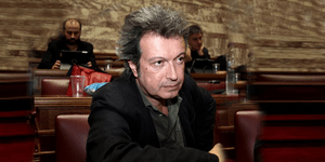 Με χειρόγραφη επιστολή και... στραβά γράμματα ενημέρωσε τον πρόεδρο της Βουλής γ
