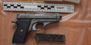 Αυτά είναι τα όπλα που βρέθηκαν στη γιάφκα Τούρκων τρομοκρατών στο Γκύζη [εικόνε