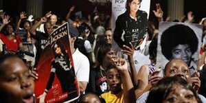 Δικαστήριο αποζημίωσε θαυμαστές του Μάικλ Τζάκσον -Για συναισθηματική βλάβη από 