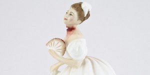 Καλλιτέχνης κανιβαλίζει τις πορσελάνινες κούκλες -Τα αλλόκοτα γλυπτά της χαμένης