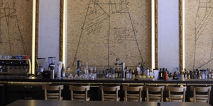 Μύρισε «δήθεν» στην πλατεία Αγίας Ειρήνης με το μπαρ  Tailor Made [εικόνες]