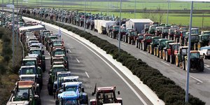Αγριεύει η κόντρα με την κυβέρνηση -Ζεσταίνουν τα τρακτέρ οι αγρότες και ενισχύο
