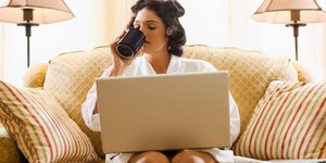 Δουλειά από το σπίτι: 10 ευχάριστα επαγγέλματα που μπορείτε να κάνετε από τον κα