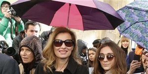 Οι γυναίκες του Ολάντ «κοντράρονται» για τα φλας -Γκαγιέ και Τριερβελέρ εμφανίστ