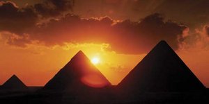 Οι καρτ ποστάλ δεν λένε πάντα την αλήθεια: Η θλιβερή πραγματικότητα δίπλα στα λα