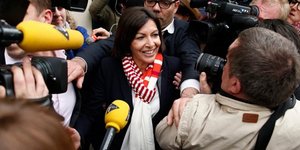 Οι γυναίκες κατέκτησαν και το Παρίσι -Η Ανν Ινταλγκό έσπασε το ανδρικό κατεστημέ