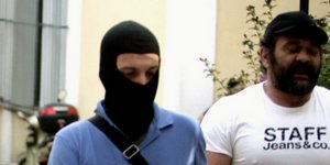 «Καίει» Λαγό η πρώην σύζυγός του: Υπήρχαν στο σπίτι όπλα -Χρυσαυγίτες ήρθαν και