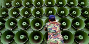 Οταν η μουσική γίνεται όπλο -Ουκρανοί στρατιώτες προσπάθησαν να... πολεμήσουν το