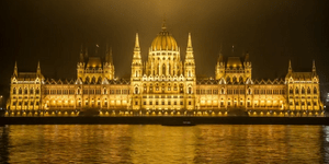 Η Ευρώπη είναι μαγική το βράδυ: Νυχτερινό ταξίδι στις πόλεις της ηπείρου μέσα σε