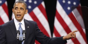 Ο Ομπάμα με σηκωμένα μανίκια