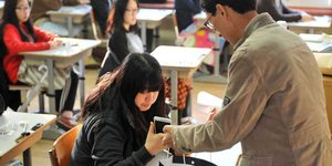 Ο εφιάλτης κάθε μαθητή: Καθηγητές που μπορούν να τους κλείνουν τα κινητά από μακ