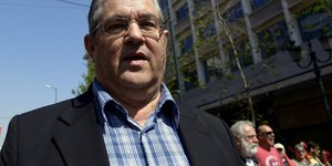 Κουτσούμπας: Σκυλάκι του καναπέ ο Τσίπρας -Οπου φυσάει ο άνεμος το Ποτάμι 