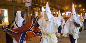 Ανατριχίλα από την επανεμφάνιση της Κου Κλουξ Κλαν: Ετοιμάζει πολιτοφυλακές και 