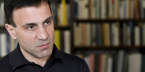 Ο Κώστας Λαπαβίτσας απαντάει για το Ευρωψηφοδέλτιο