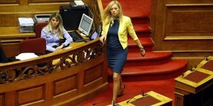 Η Ραχήλ Μακρή χαϊδεύει τους Χρυσαυγίτες και κατηγορεί την κυβέρνηση: Θέλετε να β