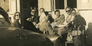 Οι πρωτοπόροι της εστίασης των Πετραλώνων: Μια βόλτα από το «Μονοπώλιο»