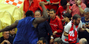 «Θα βιάσω την κόρη σου και τον γιο σου» -Η εμετική φράση του οπαδού που εξόργισε