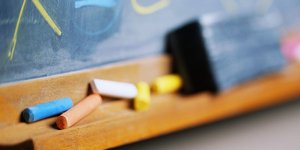 Αλαλούμ με τα σχολεία -Κόβονται αργίες και σχολικές εκδρομές