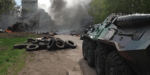 Σειρήνες πολέμου στην Ανατολική Ουκρανία: Παρεταγμένοι σε απόσταση αναπνοής ουκρ