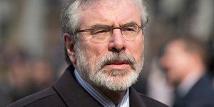 Ελεύθερος αφέθηκε ο ηγέτης του Σιν Φέιν