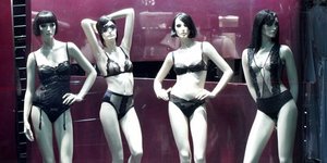 Σάλος με εταιρεία εσωρούχων στη Νέα Υόρκη: Είχε βάλει σε βιτρίνα καταστήματος αν