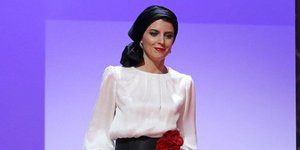 Η ιρανή ηθοποιός Λεϊλά Χαταμί φιλά στο μάγουλο ένα άντρα και προκαλεί σάλο στην 