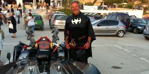 Ενας υπερήρωας για να... σώσει τη Κρήτη – Ο Batman-άκης υποψήφιος στις δημοτικές