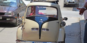 Το πιο μικροσκοπικό αυτοκίνητο του κόσμου κάνει βόλτες στο Ναύπλιο [εικόνες]