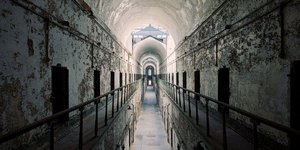 Απόκοσμες στιγμές από εγκαταλελειμμένα κτίρια: Εκεί που ο χρόνος έχει σταματήσει