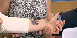 Το εθνικιστικό τατουάζ στο χέρι της Ραχήλ Μακρή -Τι μας θυμίζει [εικόνες]