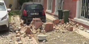 Πανικός στην Τουρκία από το σεισμό στο Αιγαίο -Κατέρρευσαν σπίτια