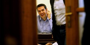 Μπήκαν εργάτες στο γραφείο του Τσίπρα -Ανακαίνιση στον 7ο στην Κουμουνδούρου