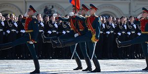 Ρωσία: επίδειξη πατριωτισμού από τον Πούτιν με αφορμή την επέτειο της νίκης επί 