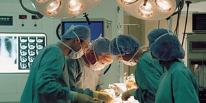 Ιδιωτικά χειρουργεία στα δημόσια νοσοκομεία -Επεμβάσεις επί πληρωμή το απόγευμα
