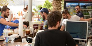 Ερχεται πλαφόν και στις τιμές των κυλικείων στις οργανωμένες πλαζ