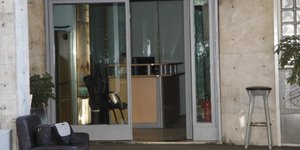 Εριξαν βόμβες μολότοφ κοντά στα γραφεία του ΠΑΣΟΚ