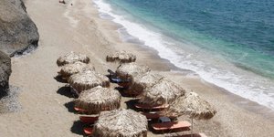 Βγάζουν από το «παιχνίδι» των απευθείας μισθώσεων παραλιών τους δήμους -Ολα στα 