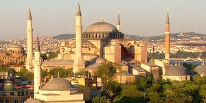 Ερντογάν: Ας γεμίσουμε πρώτα το Μπλε Τζαμί και βλέπουμε για την Αγιά Σοφιά
