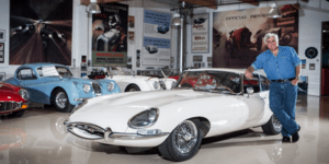 Στο γκαράζ του Τζέι Λένο: Η εντυπωσιακή συλλογή αυτοκινήτων του διάσημου παρουσι