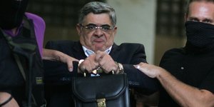 ΑΠΟ ΤΗ ΦΥΛΑΚΗ ΣΤΗ ΒΟΥΛΗ Ο ΑΡΧΗΓΟΣ & Ο ΥΠΑΡΧΗΓΟΣ ΤΗΣ ΧΡΥΣΗΣ ΑΥΓΗΣ
