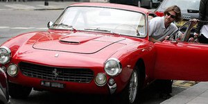 Υπάρχει άνθρωπος που αγόρασε πράσινη(!) LaFerrari; Υπάρχει και είναι και διάσημο