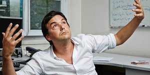 Ενας ροκ σταρ της οικονομίας: Ο οικονομολόγος που «μίλησε» με τον Μαρξ και το βι