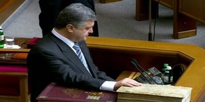 Ο «βασιλιάς της σοκολάτας» ορκίστηκε πρόεδρος της Ουκρανίας -O Ποροσένκο ανέλαβε